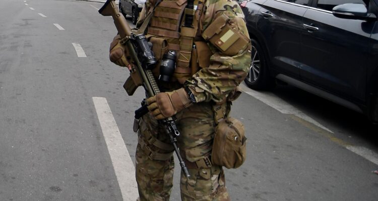 Defensa de marinos muerte comunero