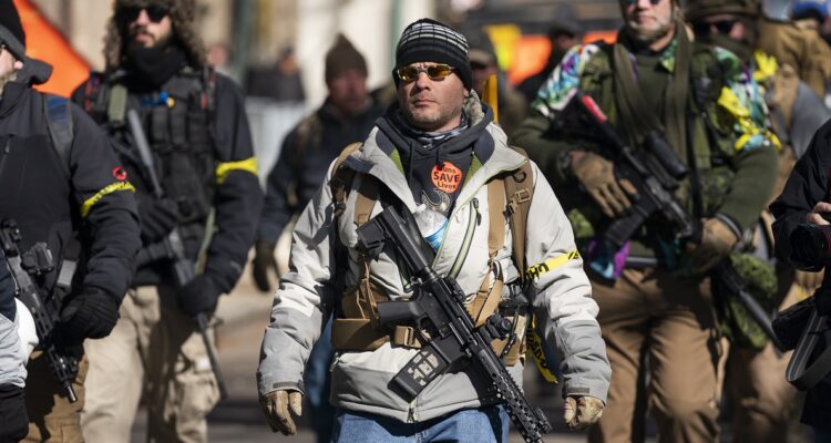 Suprema de EEUU derriba ley de Nueva York y permite ostentar armas en público