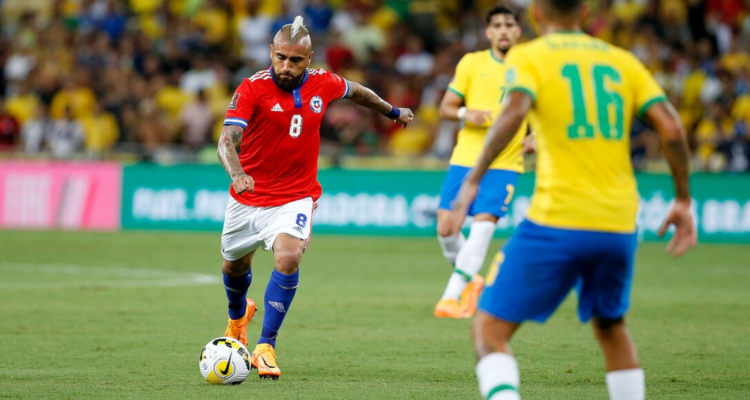 Arturo Vidal jugando por La Roja.