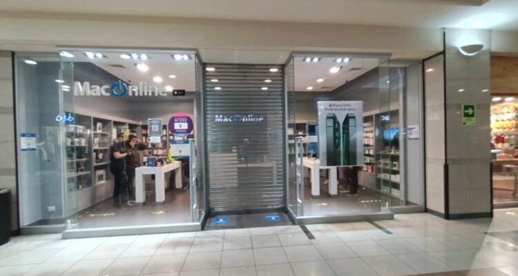 Asalto tienda de teléfonos y computadores