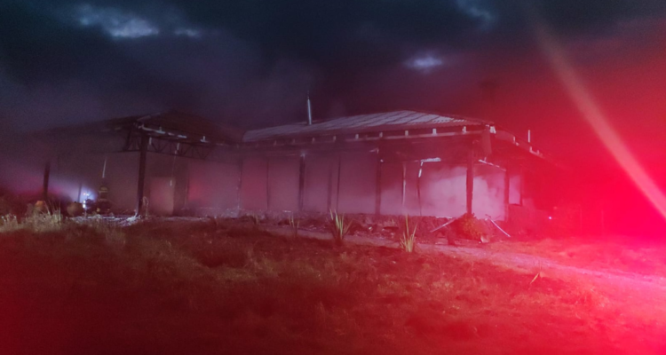 Resistencia Mapuche Malleco destruye hostería de la familia Chahín en Curacautín.