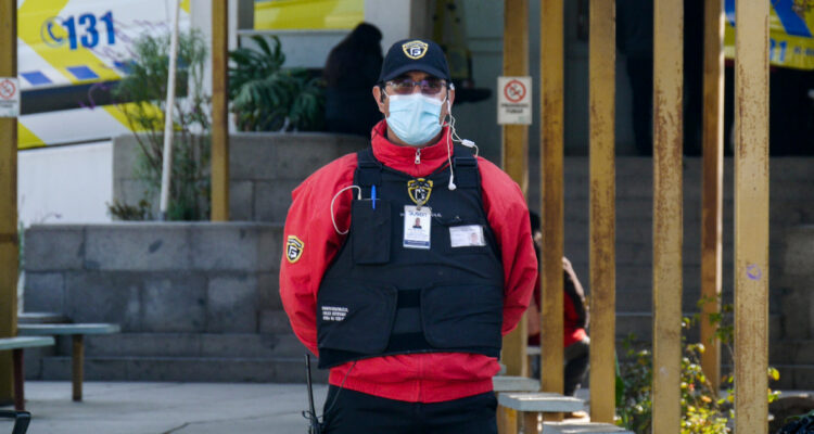 Aumenta la demanda por guardias de seguridad en Chile: estos son los requisitos para el trabajo
