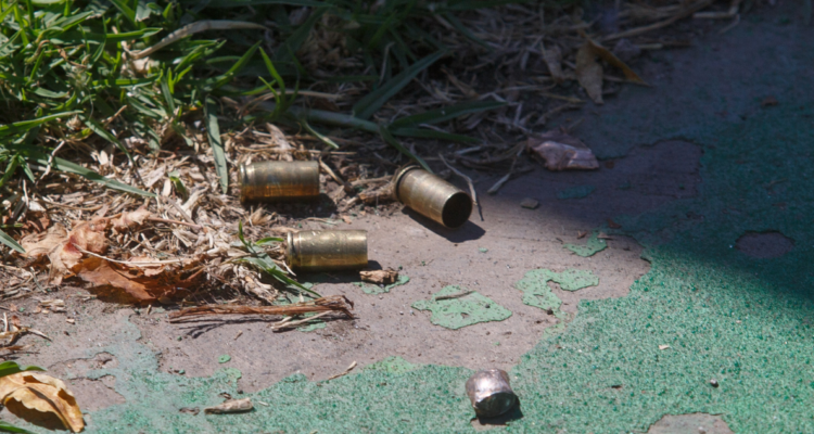 Auto particular con 2 personas al interior es atacado por desconocidos en Ancud: realizaron disparos