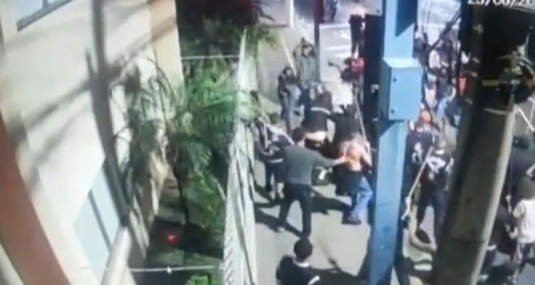 Violenta batalla deja un muerto y 70 detenidos.