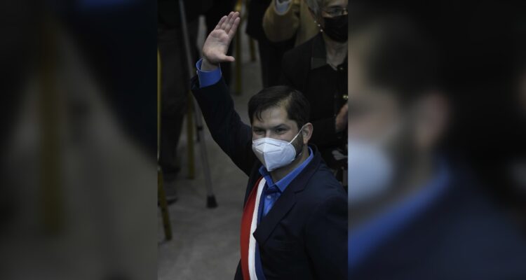 Boric compromete cuidar y no “estrujar” a Codelco, empresa del litio y rol activo de Enap en el gas