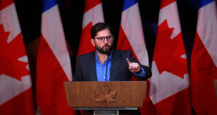 Boric no descarta bilateral con Bolsonaro ni intervenir por nombramiento de Depolo como embajador