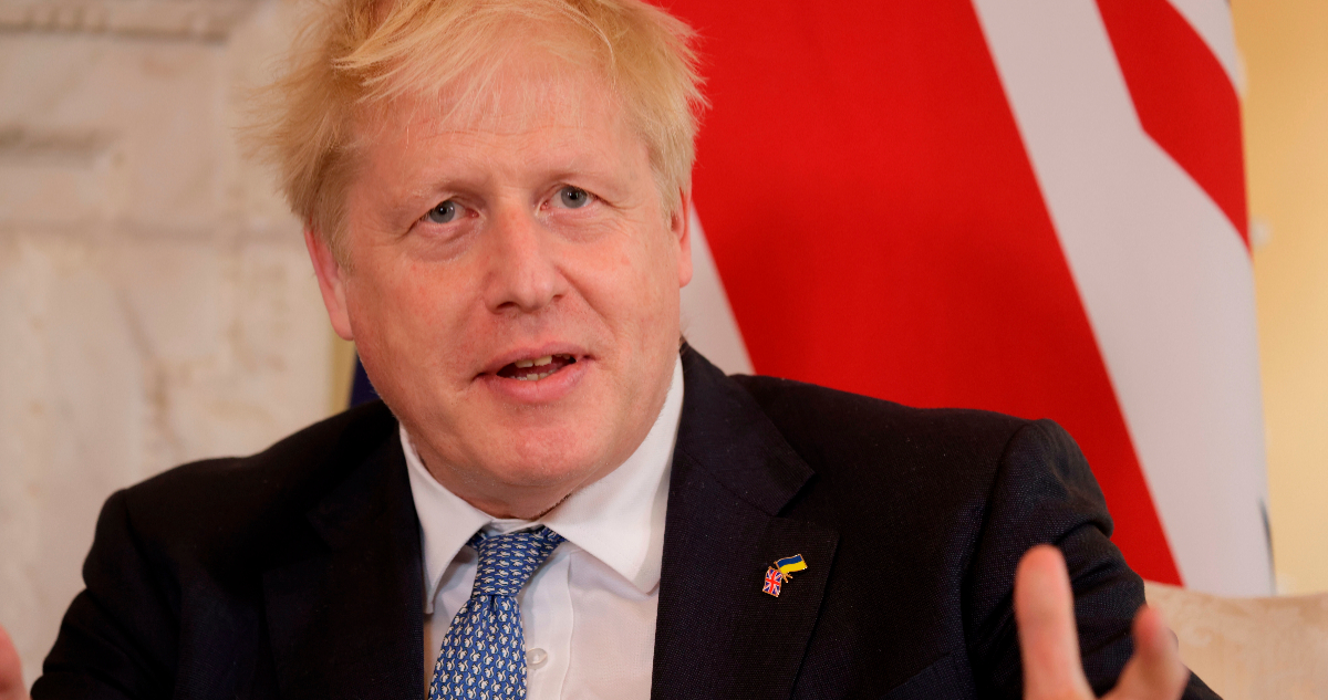 Boris Johnson salva moción de censura con gran mayoría y permanece al frente del gobierno británico