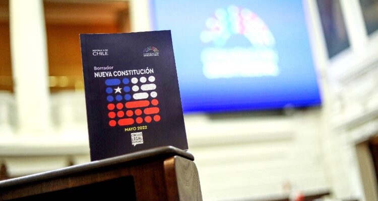 Moody’s asegura que si Chile rechaza la nueva Constitución habrá “más incertidumbre”