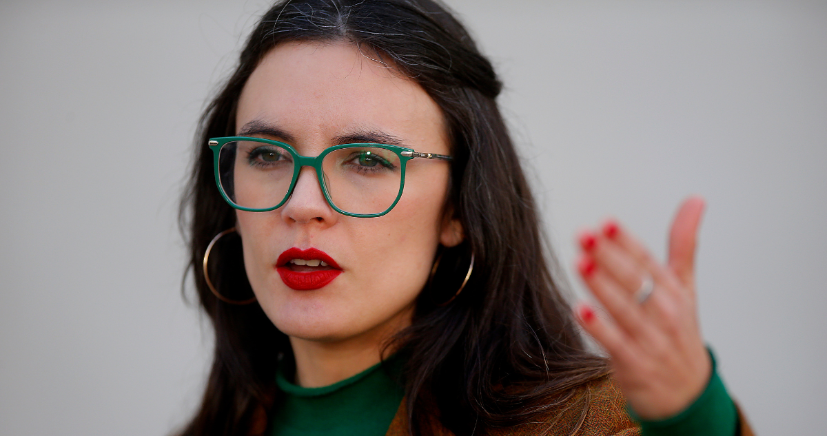 camila vallejo por adelantar vacaciones