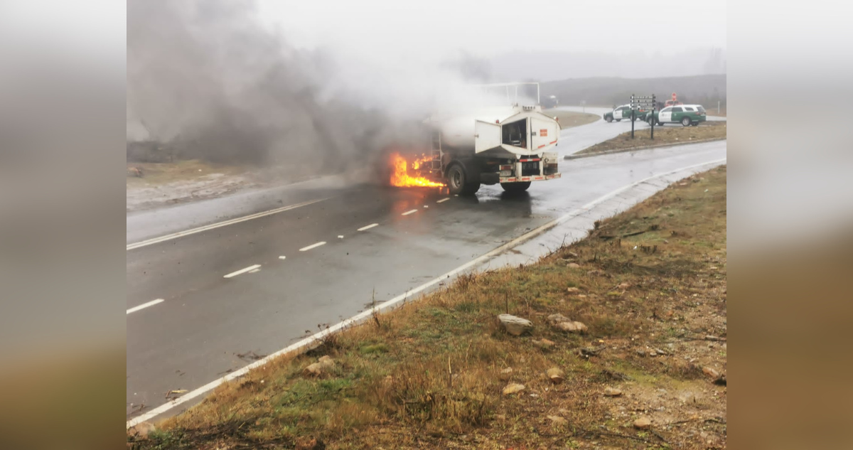 Incendian camión con carga de combustible en Curanilahue.