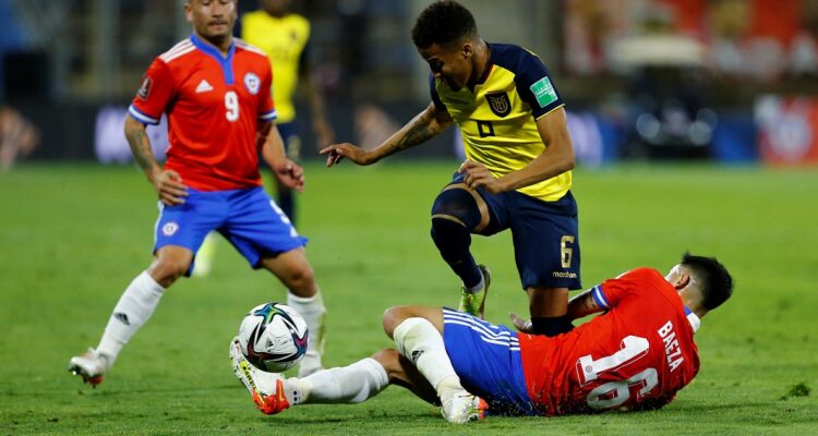 Byron Castillo jugando en el Chile vs Ecuador.