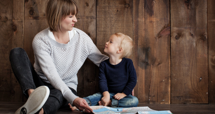 El apego seguro fomenta niños seguros