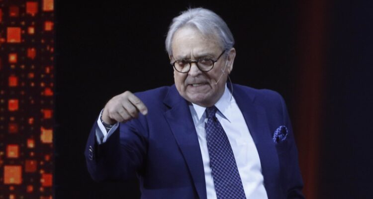 Coco Legrand dona museo virtual del humor chileno a la UDP: “Es una oportunidad mágica”