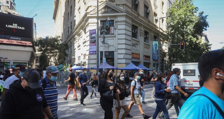 Gobernación de la RM invertirá $500 millones para recuperación del comercio en el centro de Santiago