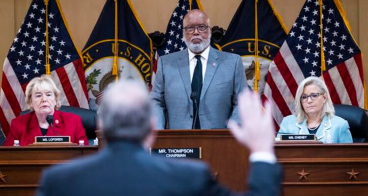 Comité investigador acusa que Trump recaudó millones de dólares con denuncias de fraude electoral