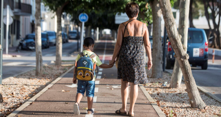 Comité ONU Chile vulneró derechos de niño con autismo al quitarlo de su madre y devolverlo a España