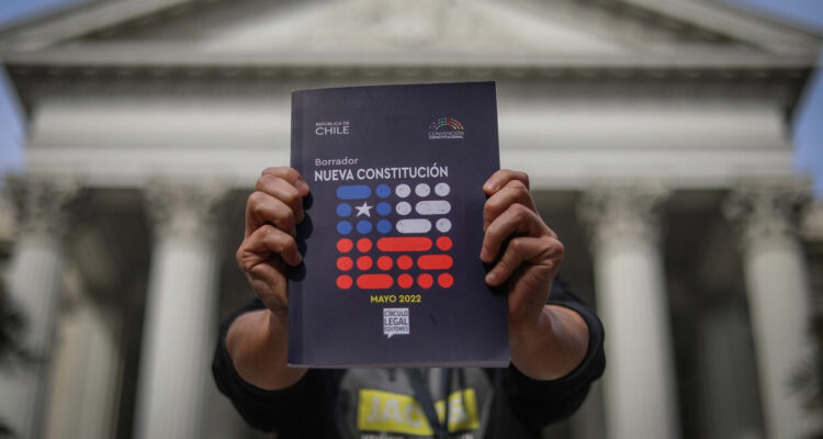 Concluye revisión de 500 indicaciones a borrador de Nueva Constitución