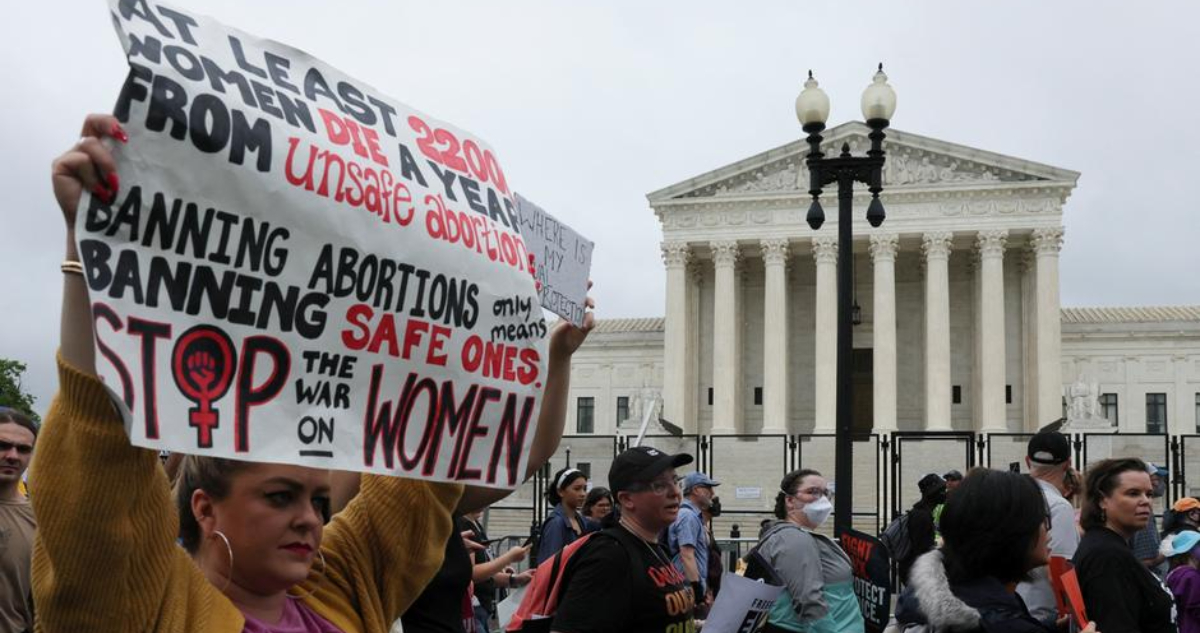 Corte Suprema de EEUU deroga protección y el derecho al aborto