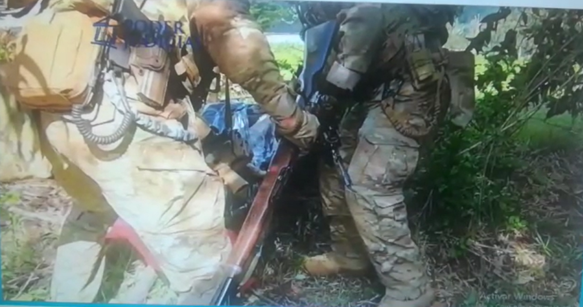Las imágenes de la defensa de marinos: acusan hallazgo de armas y municiones en predio de Llempi