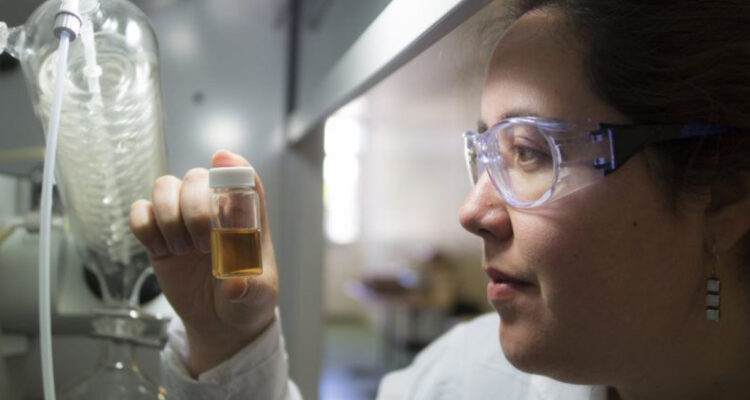 Científica con extracto de Quillay