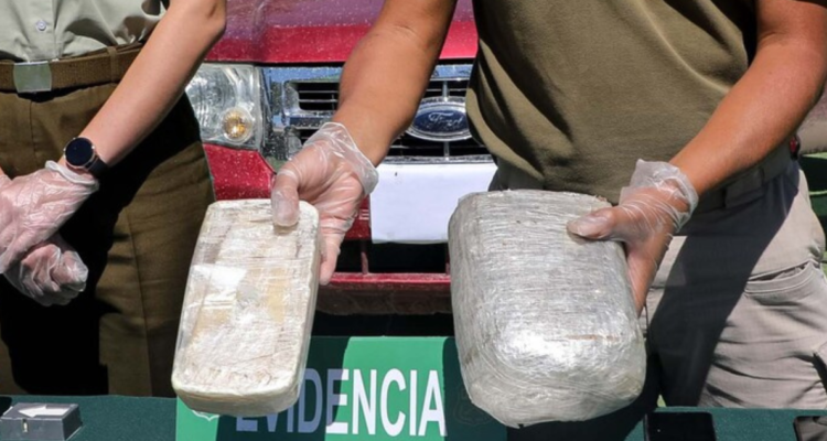 Detienen a sujetos transportando cocaína en vehículo