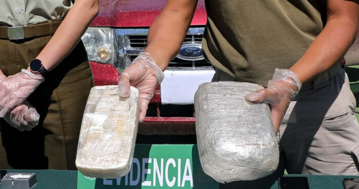Detienen a sujetos transportando cocaína en vehículo