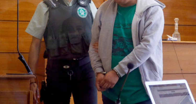 10 años de cárcel para hombre que intentó robar celular de adolescente: hizo un corte en su oreja