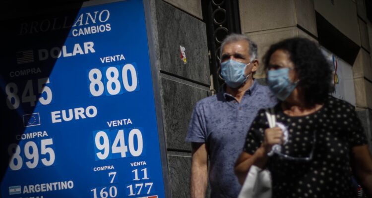 Peso chileno pierde fuerza ante el dólar después de conocerse el alza de tasas por parte de la Fed