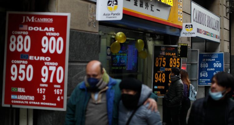 Intervención de Hacienda contuvo escalada del dólar y el cobre recibe una buena noticia desde China