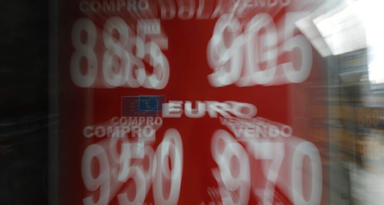 Dólar abre al alza pese al impulso que tomó el cobre luego que China “relajara” medida sanitaria