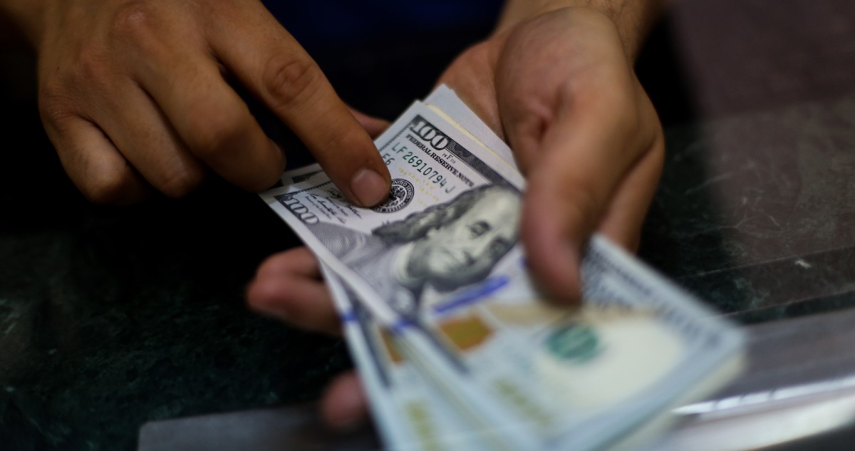Intervención de Hacienda se evapora y el dólar vuelve a buscar máximos históricos en los $930
