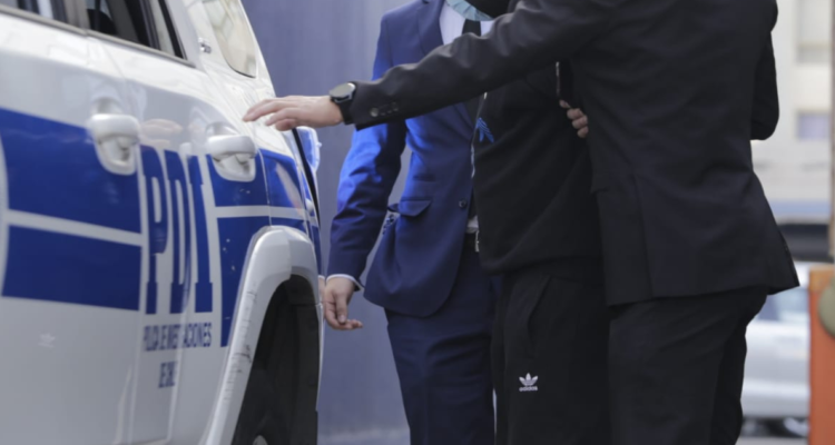 Detienen a hombre por tráfico de droga en Valdivia.