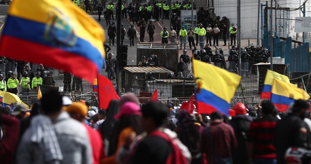 Lasso anuncia baja en precio de combustibles en Ecuador e indígenas lo consideran insuficiente