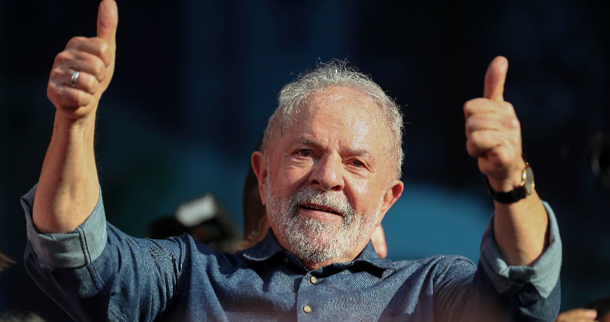 Elecciones Brasil: Lula mantiene ventaja sobre Bolsonaro y ganaría en primera vuelta, según sondeos