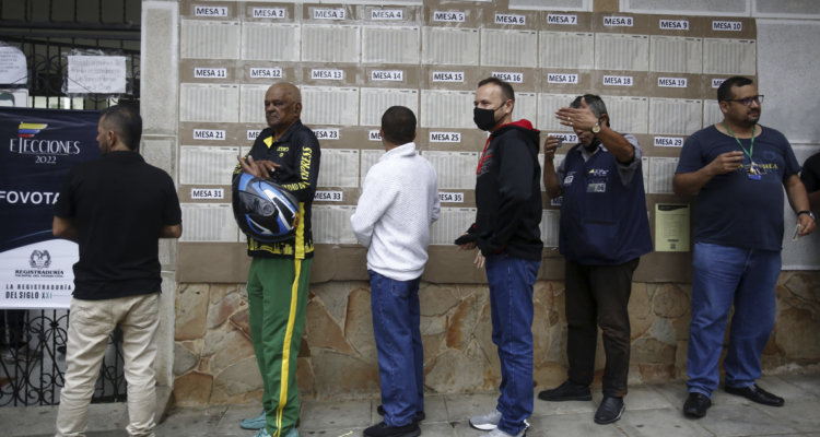 Colombia vive segunda vuelta presidencial