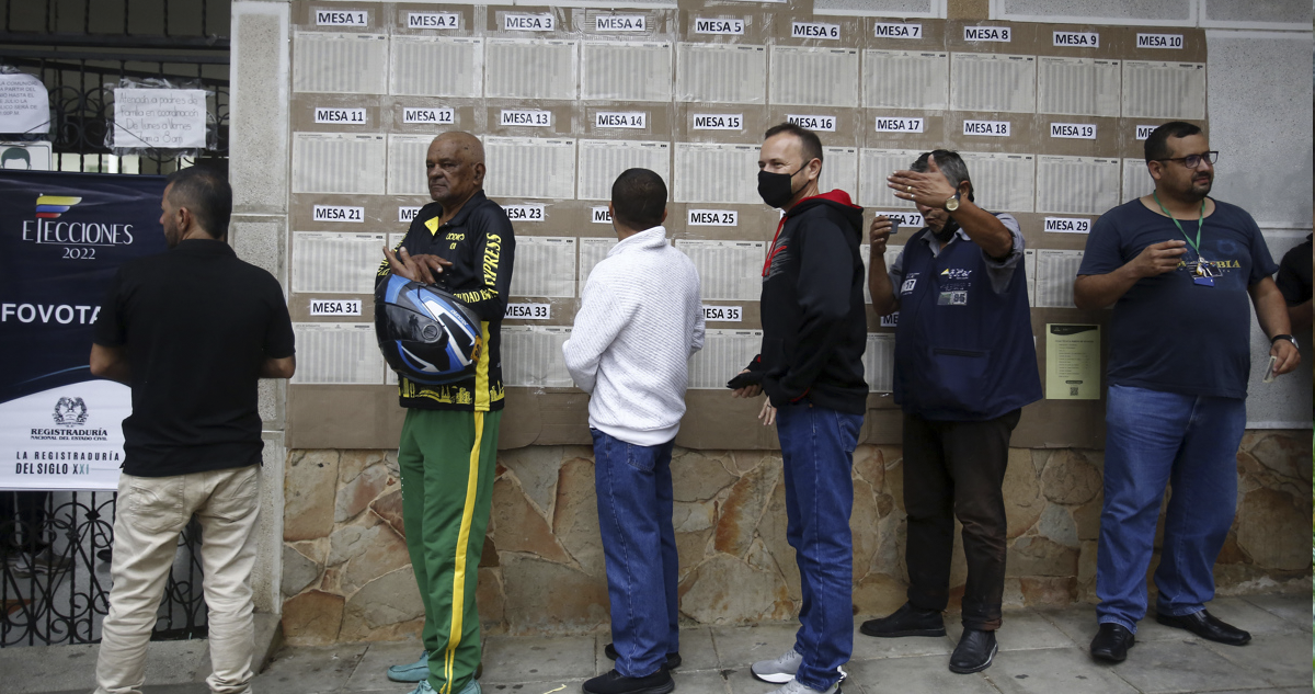 Colombia vive segunda vuelta presidencial