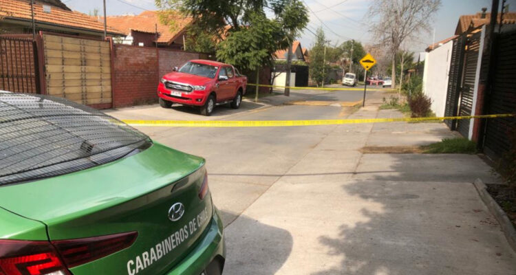 Emboscan y apuñalan a enfermera que salía de Clínica Cordillera en Las Condes