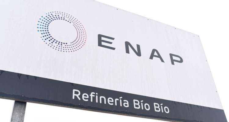 Enap destina a nuevas funciones a dos gerentes que enfrentarán juicio por daño ambiental.