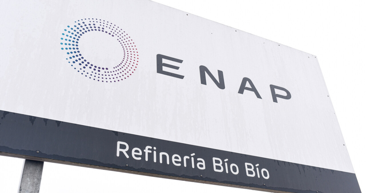Enap destina a nuevas funciones a dos gerentes que enfrentarán juicio por daño ambiental.