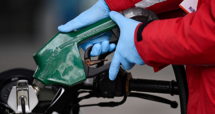 Enap reporta nuevo reajuste al precio de las bencinas revisa el último alza a los combustibles