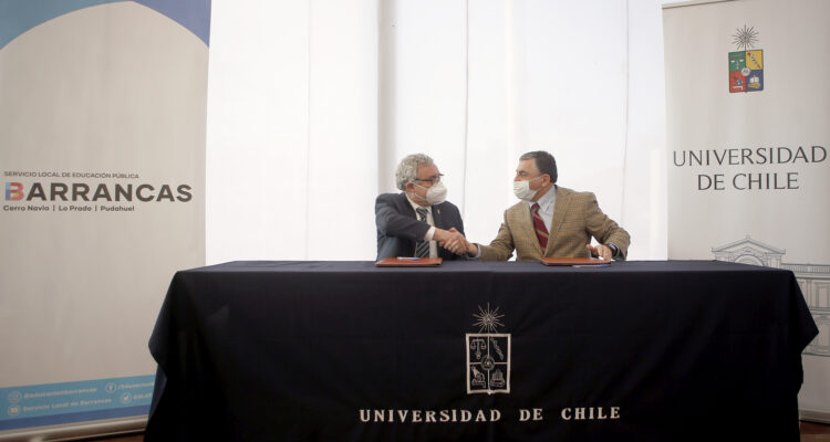 Firma convenio para proyecto Escuela Centro- Experimental Carén