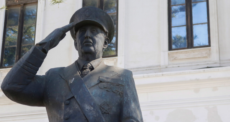 estatua José Toribio Merino
