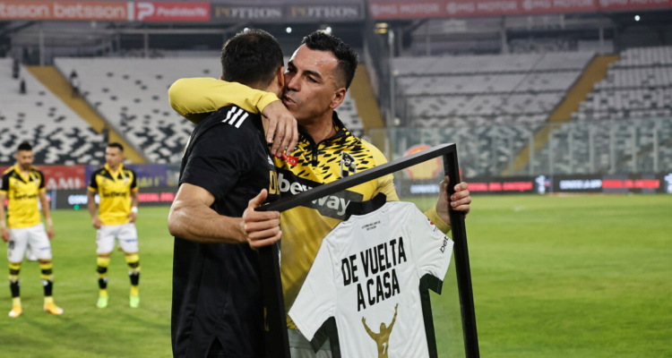 Esteban Paredes confirma que aún no ha dejado el fútbol