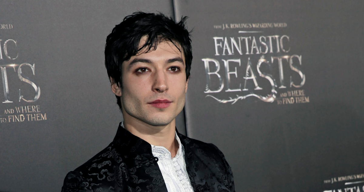 Ezra Miller en el estreno de Animales Fantásticos y Dónde Encontrarlos.