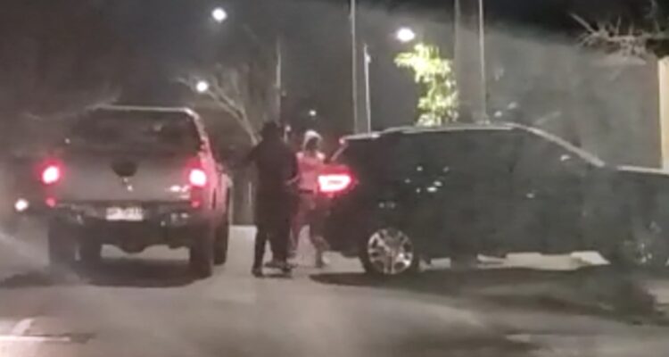 Familia sufre portonazo en Cerrillos: niños de 15 y 10 años fueron amenazados con armas de fuego