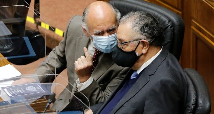 Flores y Huenchumilla rechazan plan B