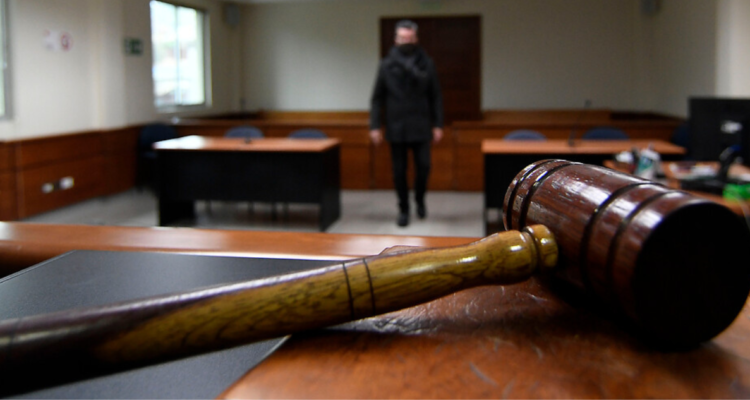 Formalizan a dos adolescentes por homicidio de joven en Valdivia