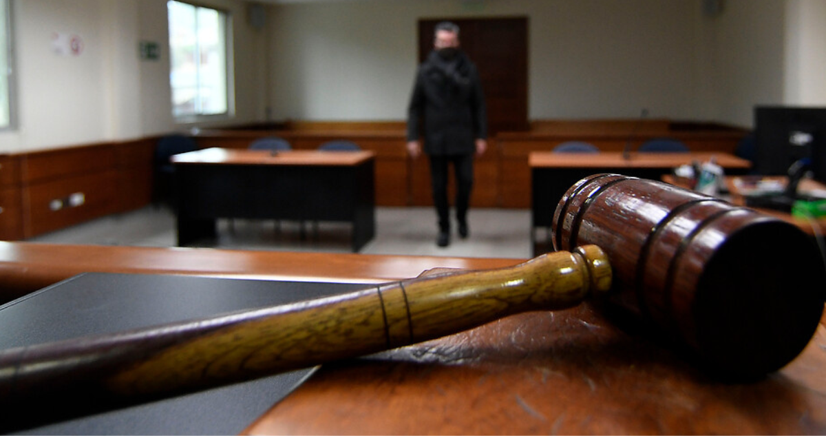Formalizan a dos adolescentes por homicidio de joven en Valdivia