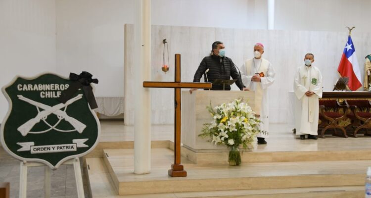 El padre del carabinero asesinado, hablando en su responso fúnebre.