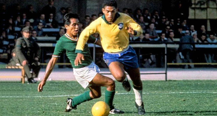 Garrincha jugando ante México en el Mundial de Chile 1962.